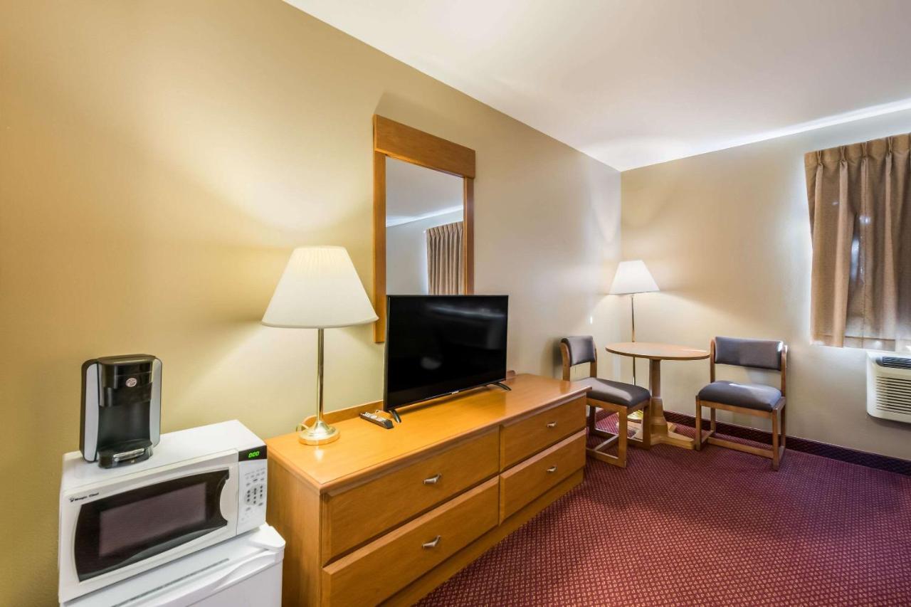 Econo Lodge Rice Lake Eksteriør billede