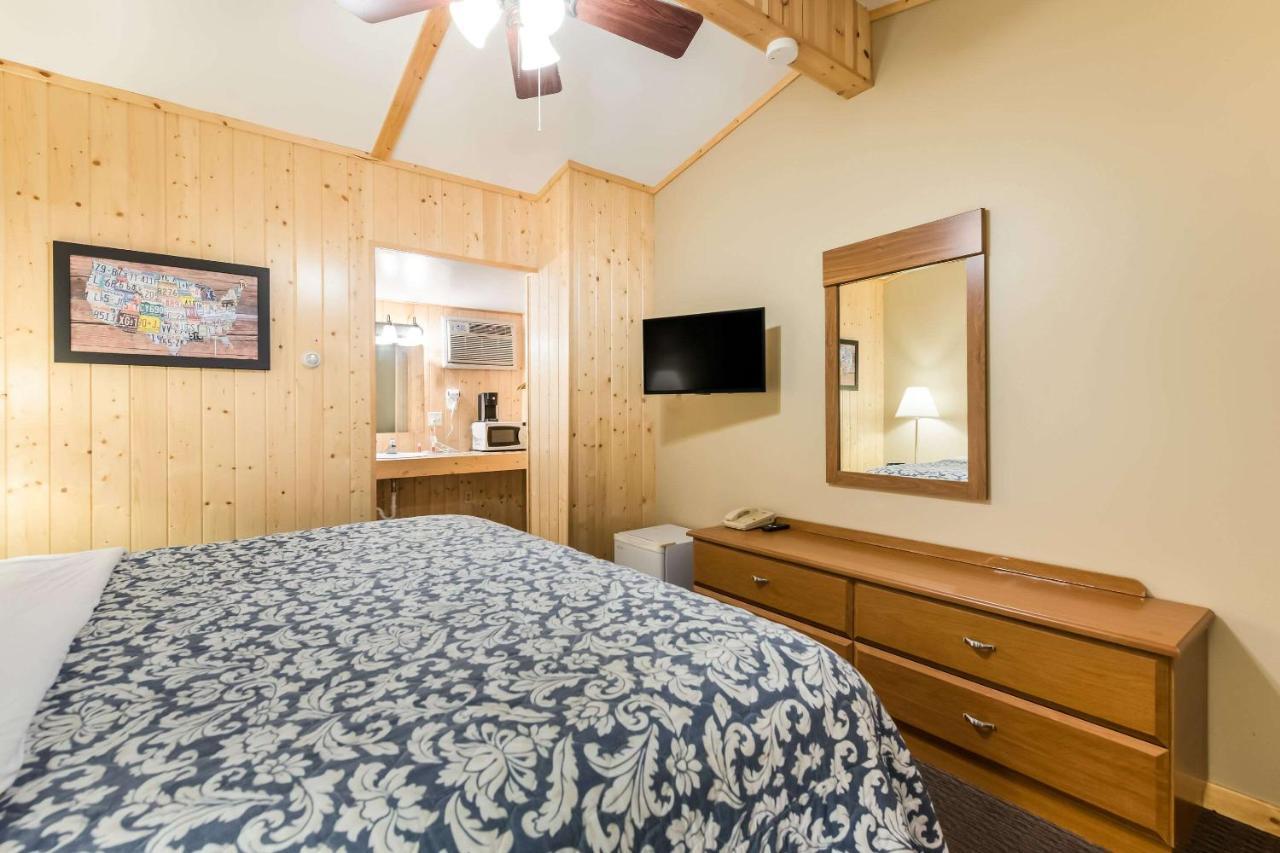 Econo Lodge Rice Lake Eksteriør billede